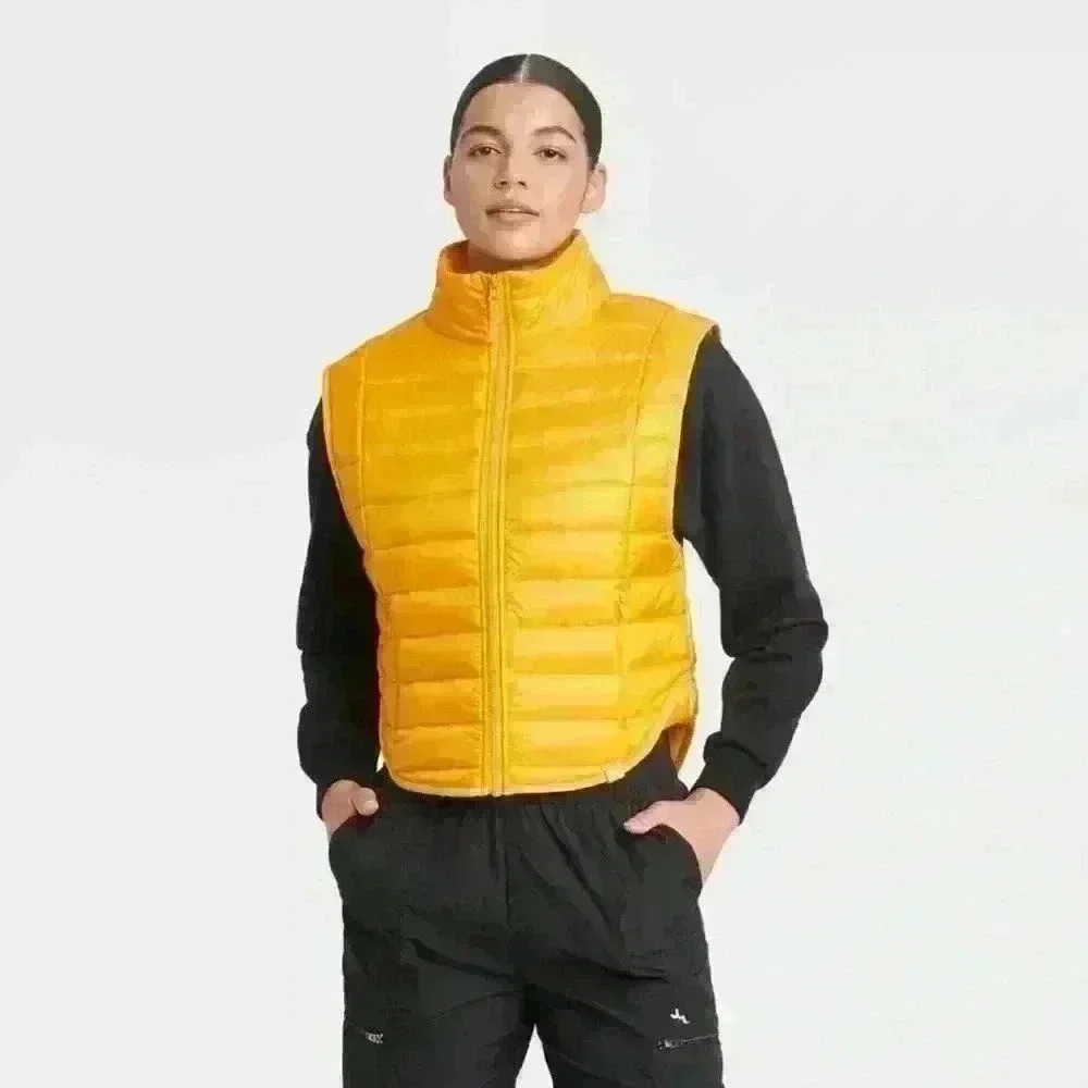 Womens size large loose fit light weight yellow puffer vest NWT standing collar